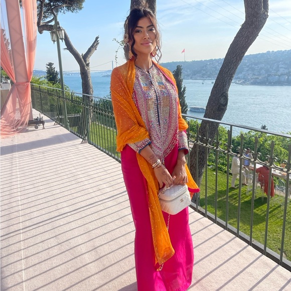Vibrant Pink Indian / Pakistani /  Wedding guest attire - Picture 1 of 1